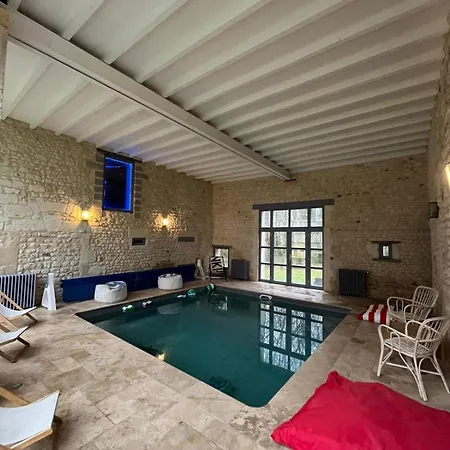 Belle Grange En Pierre Avec Piscine Chauffee